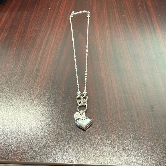 Avon Silver Heart Pendant Necklace Classic Design vintage 2009 NIB - Picture 2 of 7